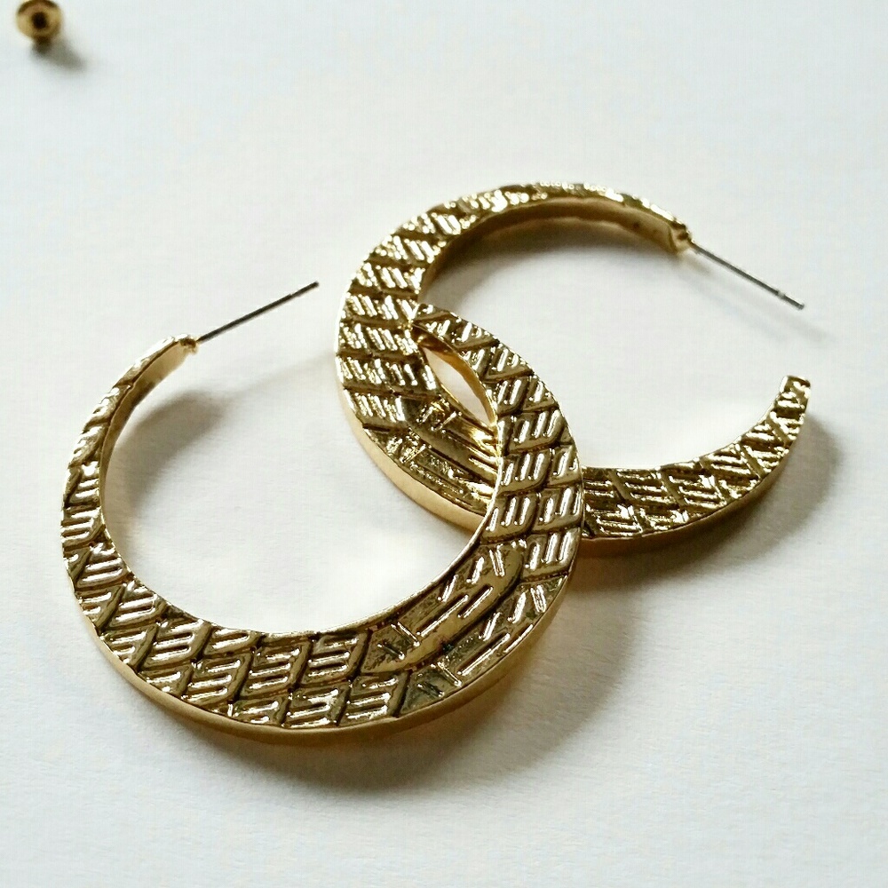 2/$22☆Thick hoop earrings